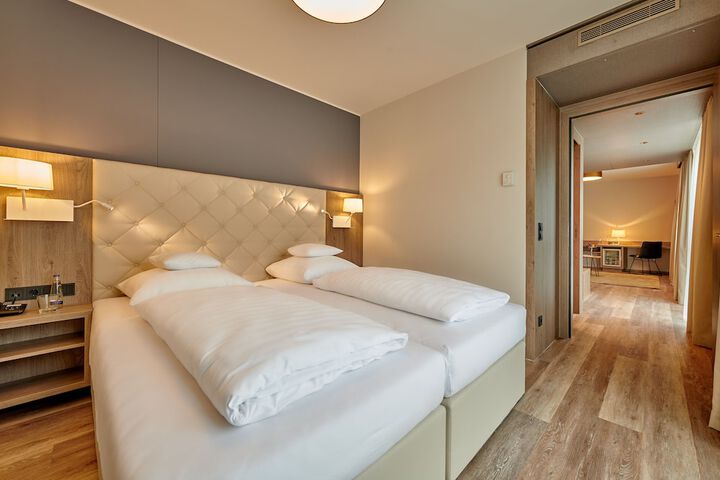 Room 15 of 106