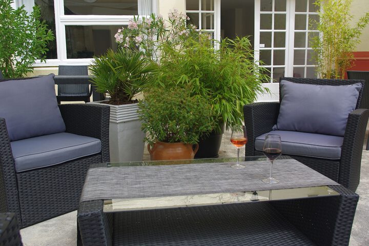 Lounge 31 of 36