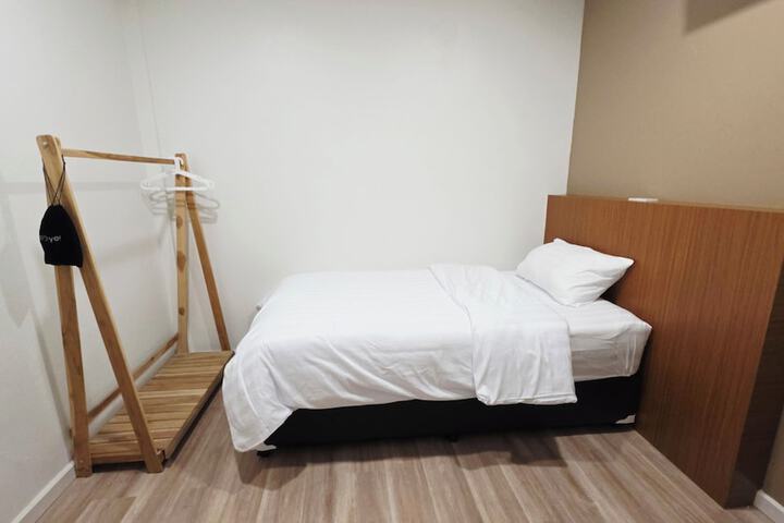 Room 12 of 68