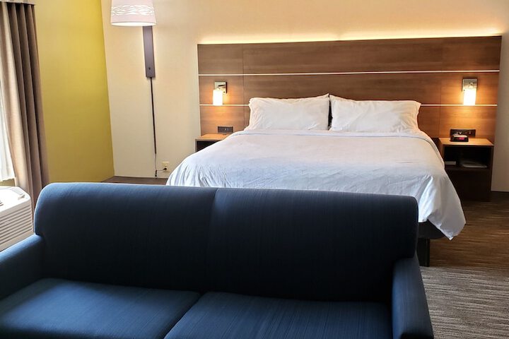 1 King Bed (9 of 11)