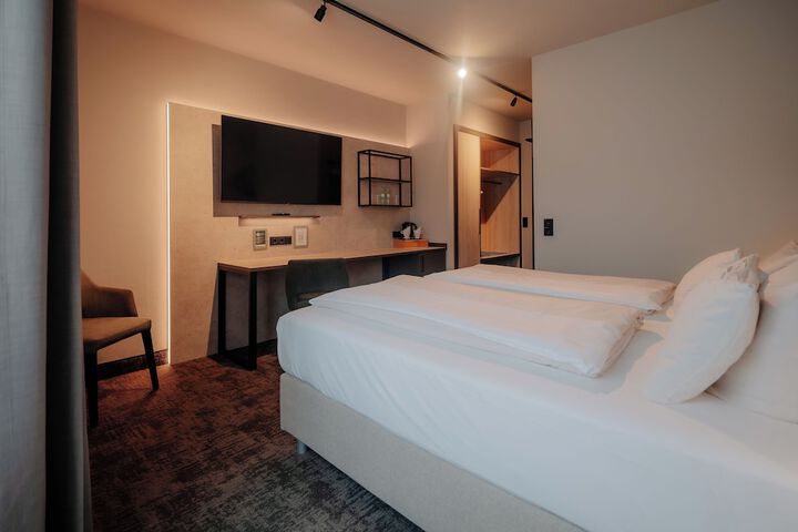 Room 7 of 43