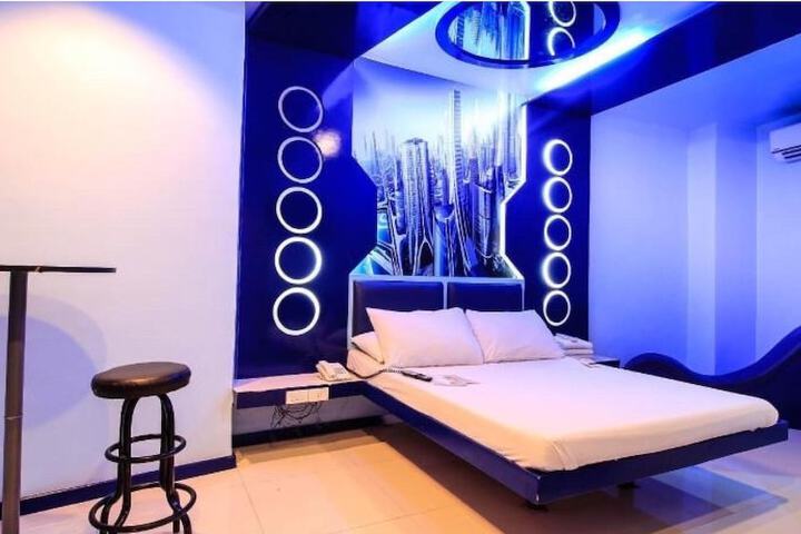 Room 4 of 25
