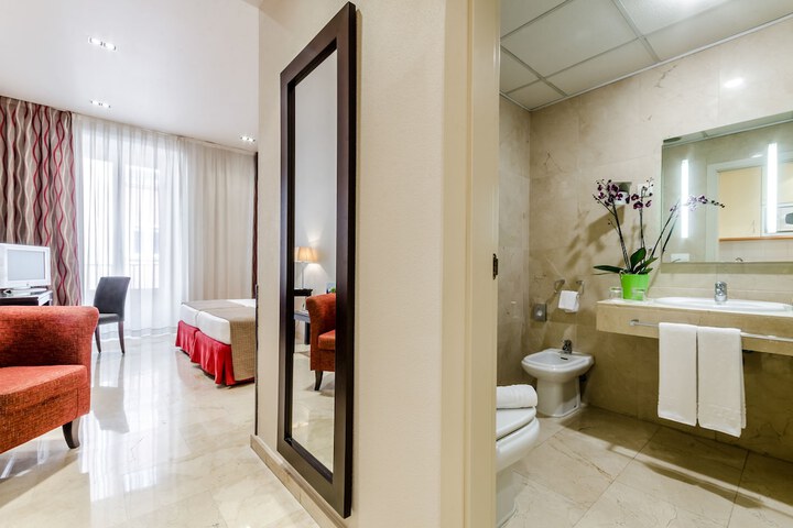Room 7 of 26