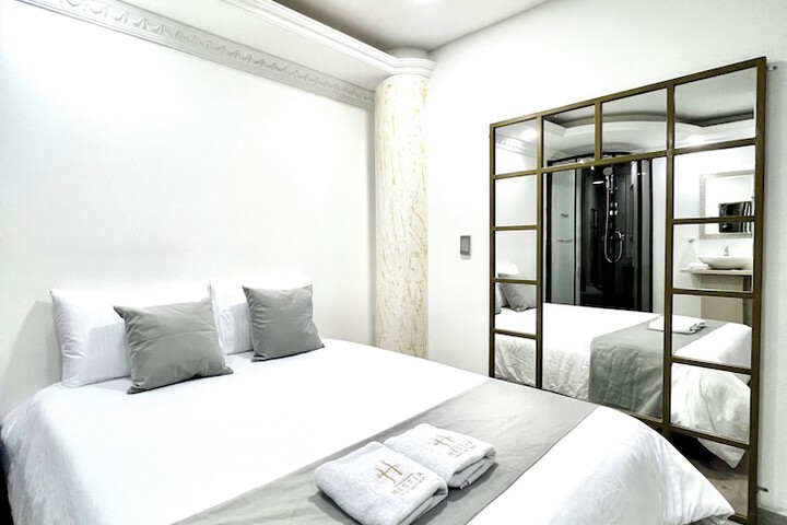 Room 33 of 87