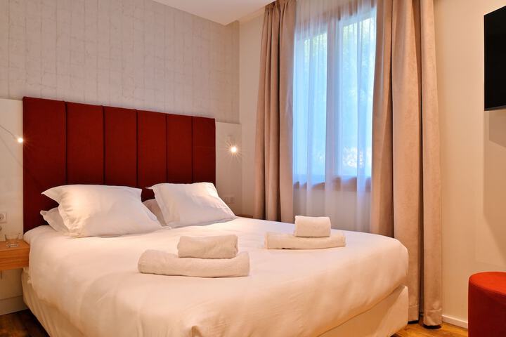 Room 5 of 62
