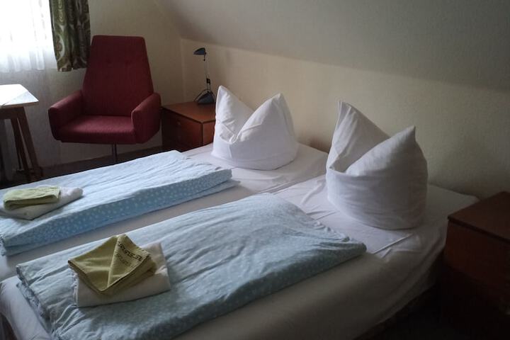 Room 10 of 12