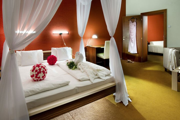 Room 15 of 35