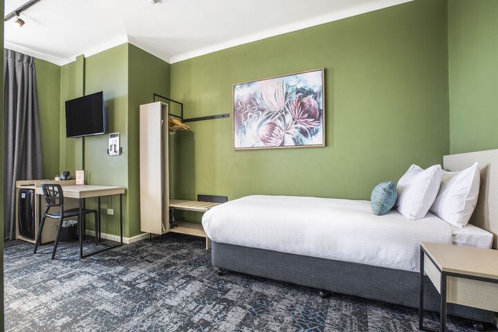 Room 4 of 67