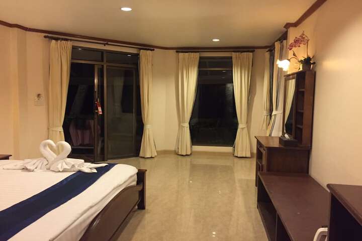 Room 16 of 86