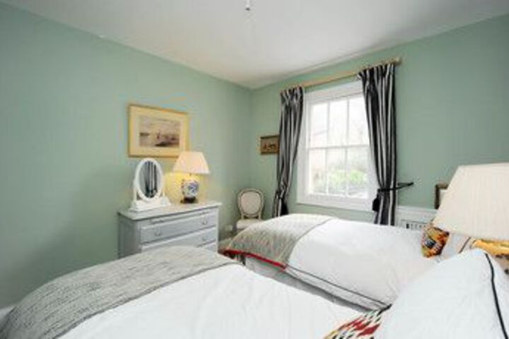Room 11 of 27