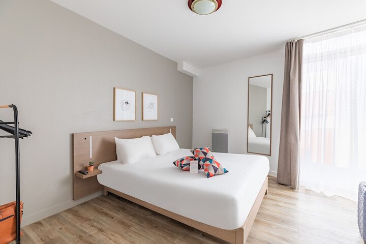 Room 10 of 25