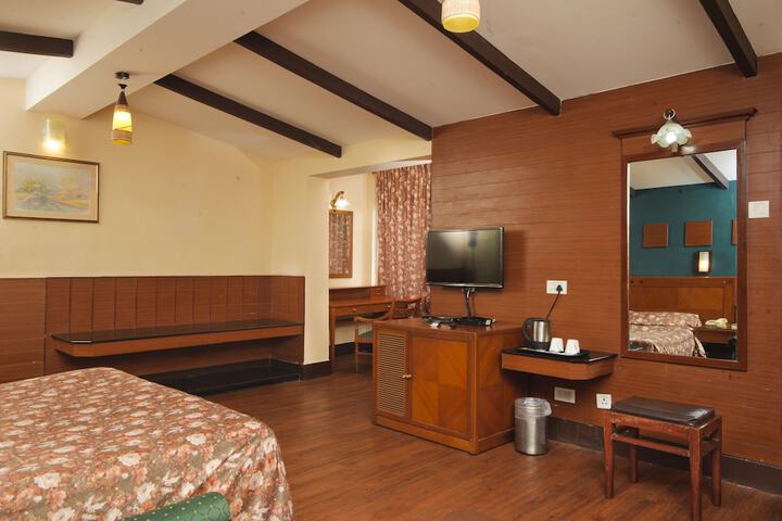 Room 8 of 28