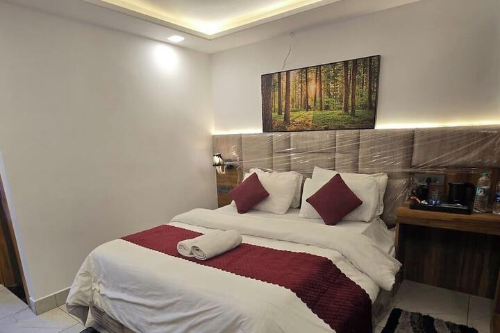 Room 5 of 17
