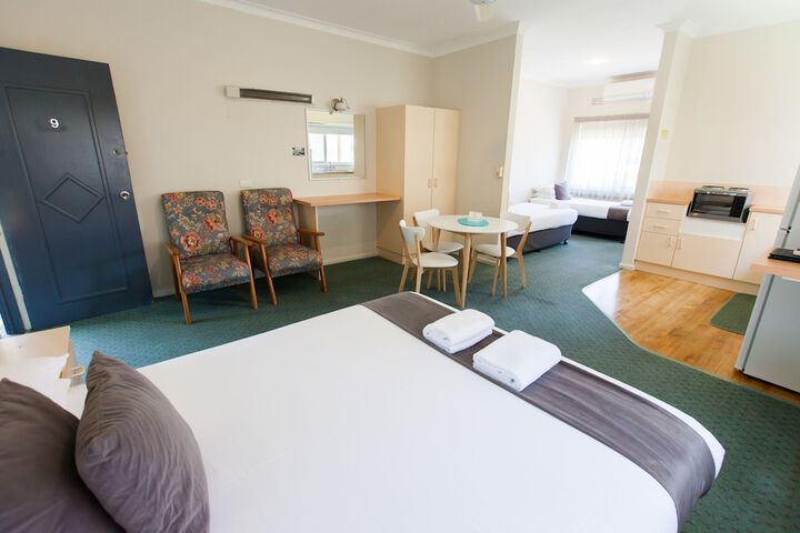 Room 4 of 10