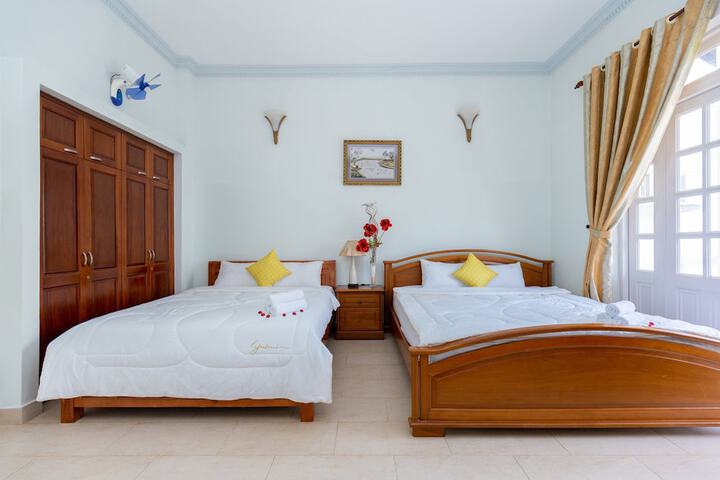 Room 2 of 20