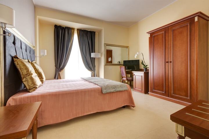 Room 14 of 104
