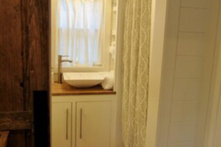 Room 18 of 204