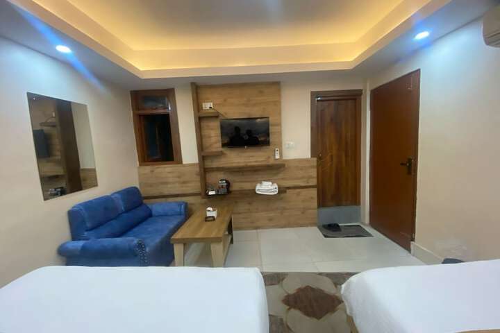 Room 4 of 14