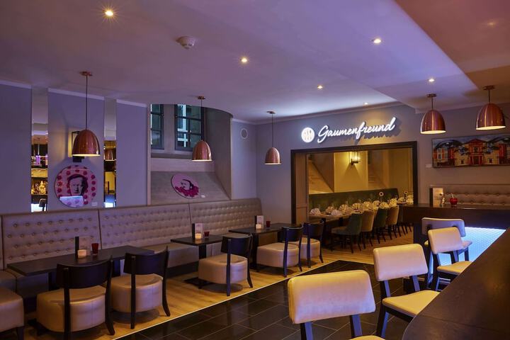 Lounge 23 of 30