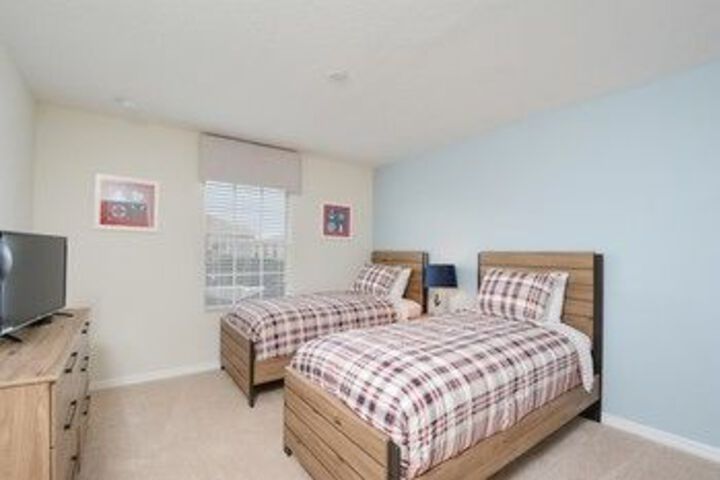 Room 10 of 27