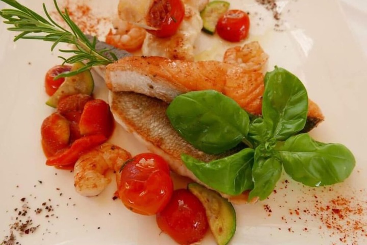 Dining 10 of 68