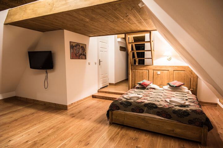 Room 11 of 40