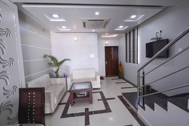 Hotel Interior 6 of 33
