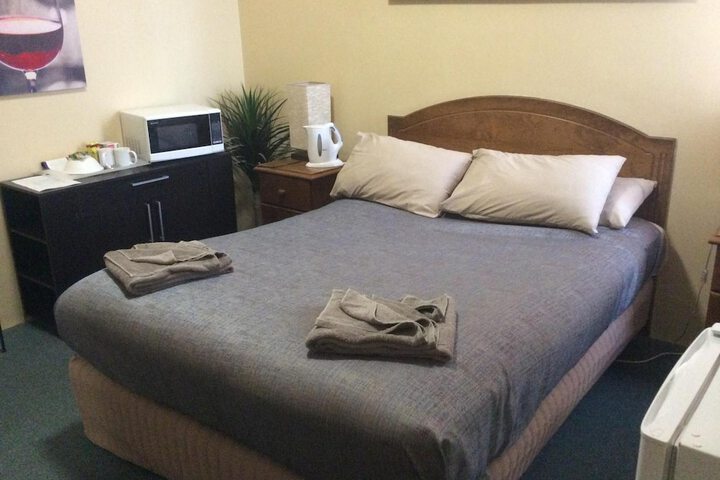 Room 11 of 32