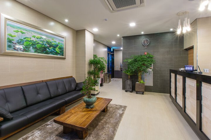 Guest Lobby