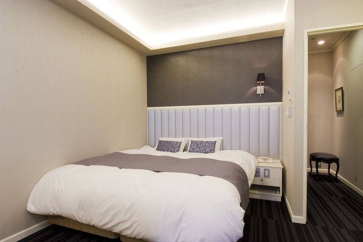 Room 13 of 87