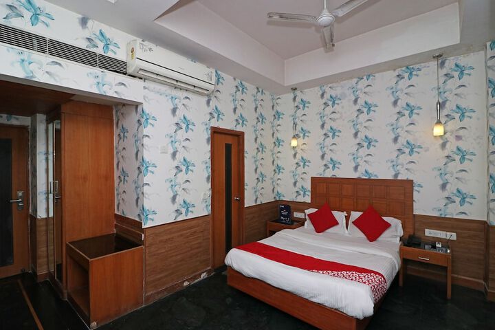 Room 6 of 10