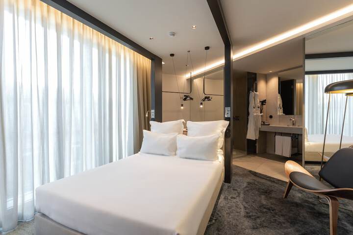 Room 16 of 51