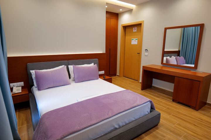 Room 12 of 104