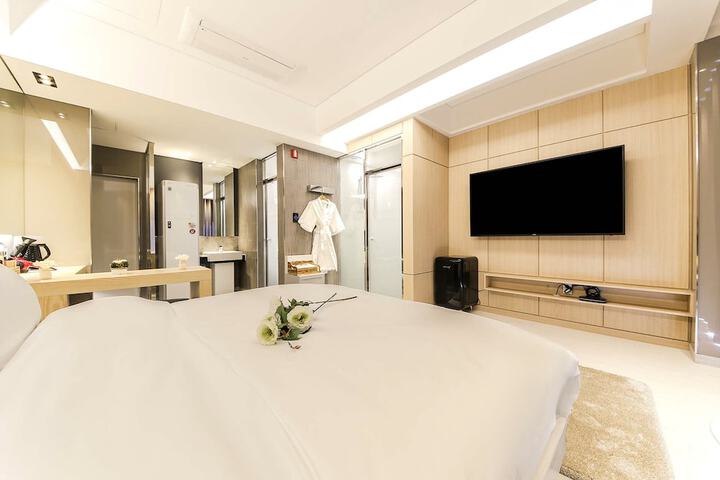 Room 9 of 74
