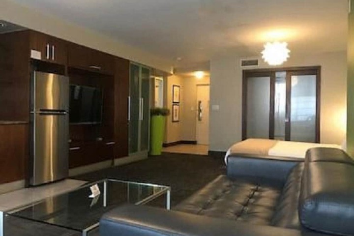 Room 13 of 36
