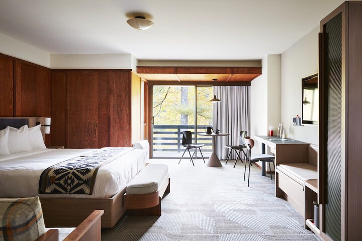 Room 6 of 18