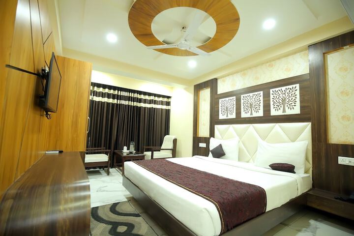 Room 2 of 17