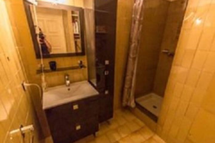 Room 3 of 27