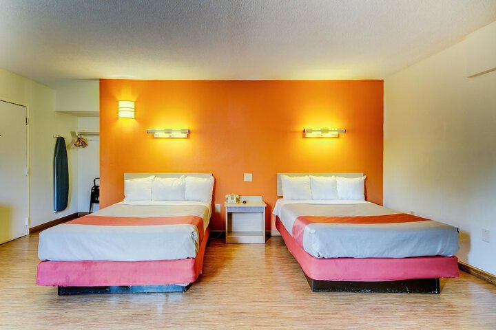 Standard Room, King or Two Doubles (5 of 9)