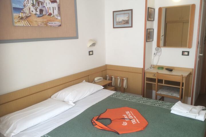 Room 6 of 31