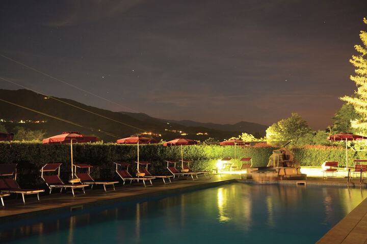 Hotel with Pool