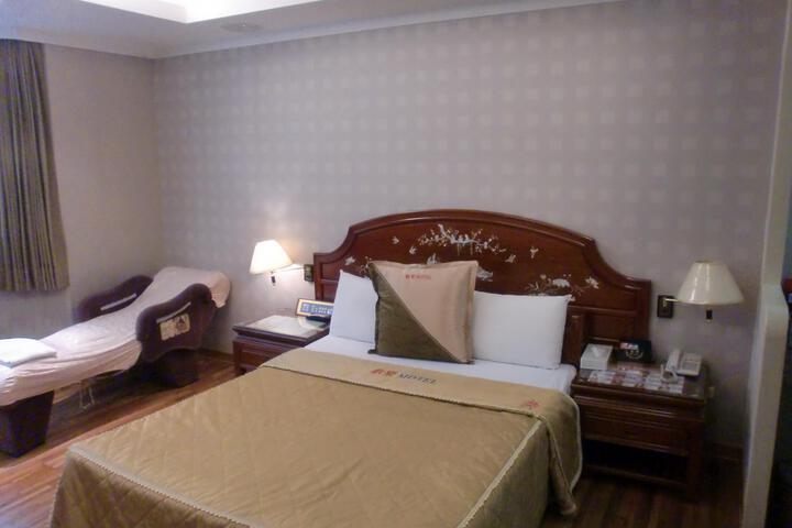 Room 4 of 5