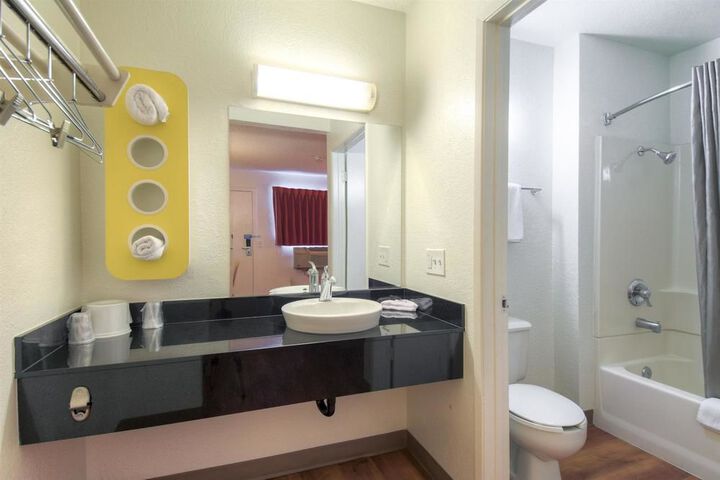 Room 12 of 24