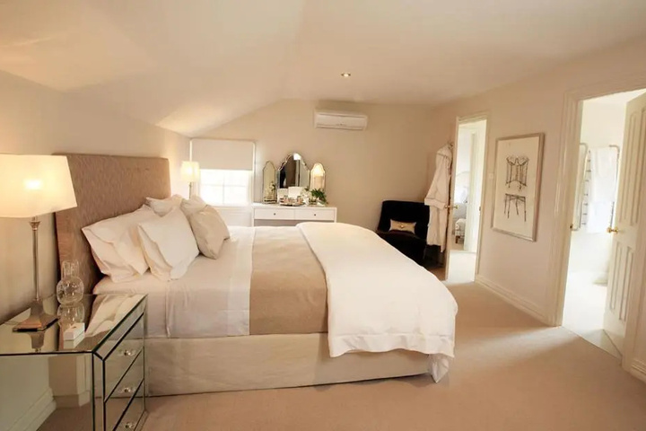 Room 2 of 11