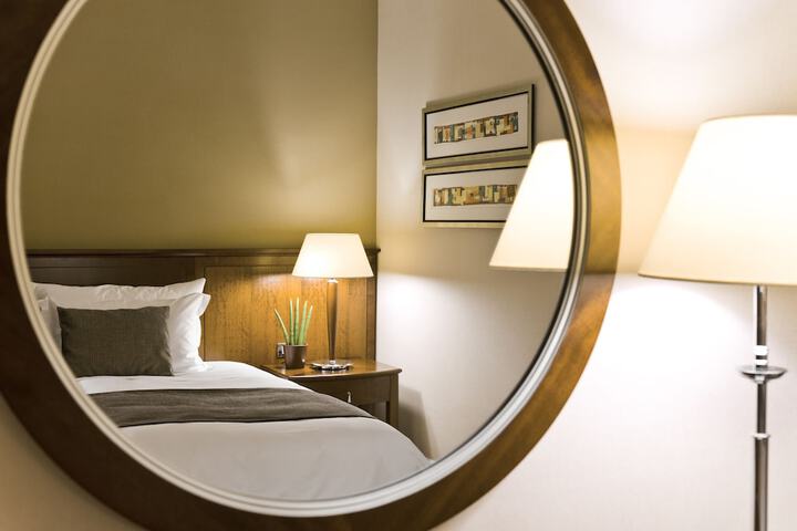 Room 27 of 80