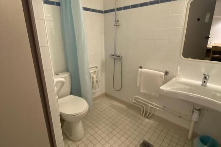 Room 12 of 19