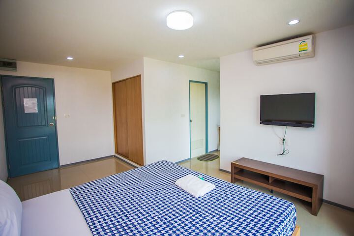 Room 8 of 43