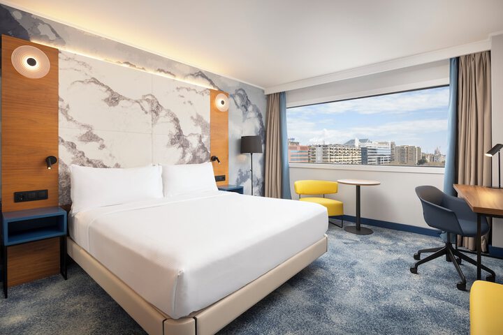 Room 18 of 119