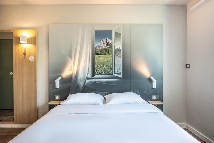 Room 7 of 40