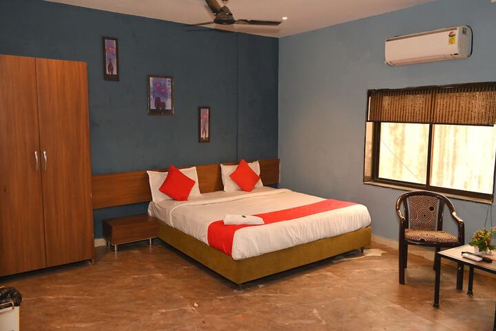 Room 11 of 20